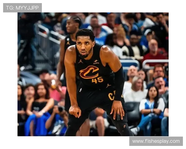 米切尔状态低迷上半场仅得八分骑士半场落后尼克斯十五分形势严峻 米切尔状态低迷上半场仅得八分骑士半场落后尼克斯十五分形势严峻